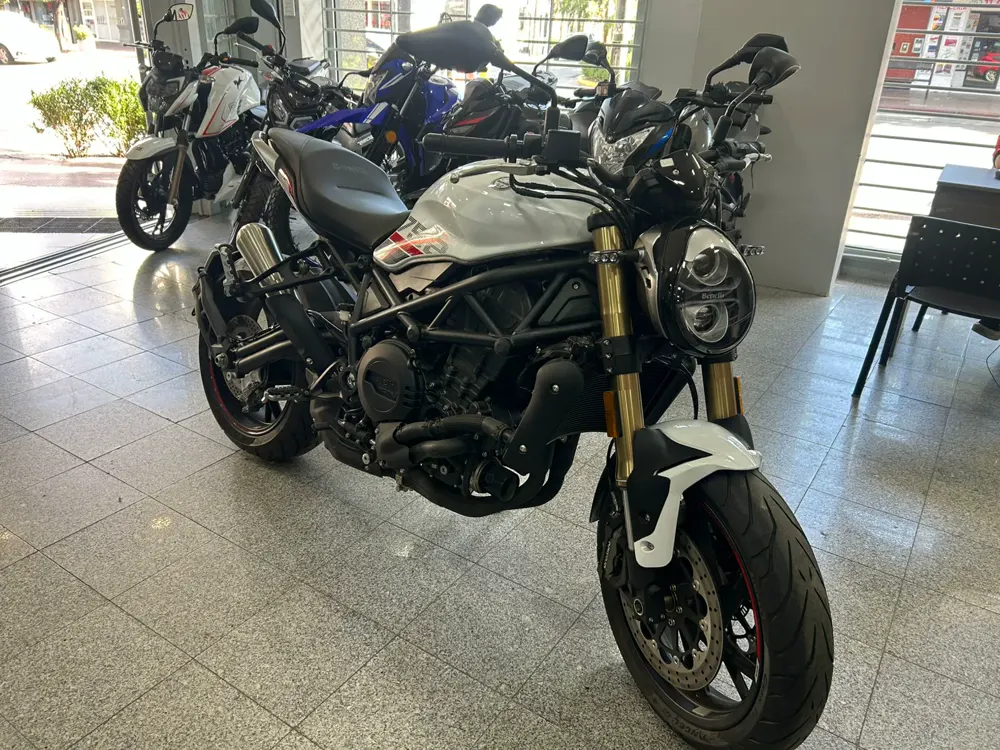 Benelli 752 0km con financiación tasa 0