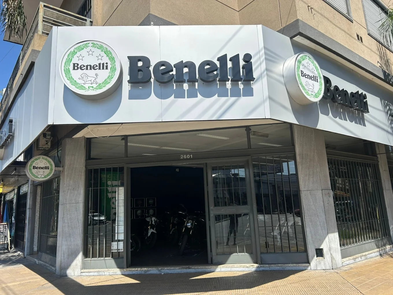 Vista Exterior Showroom Benelli